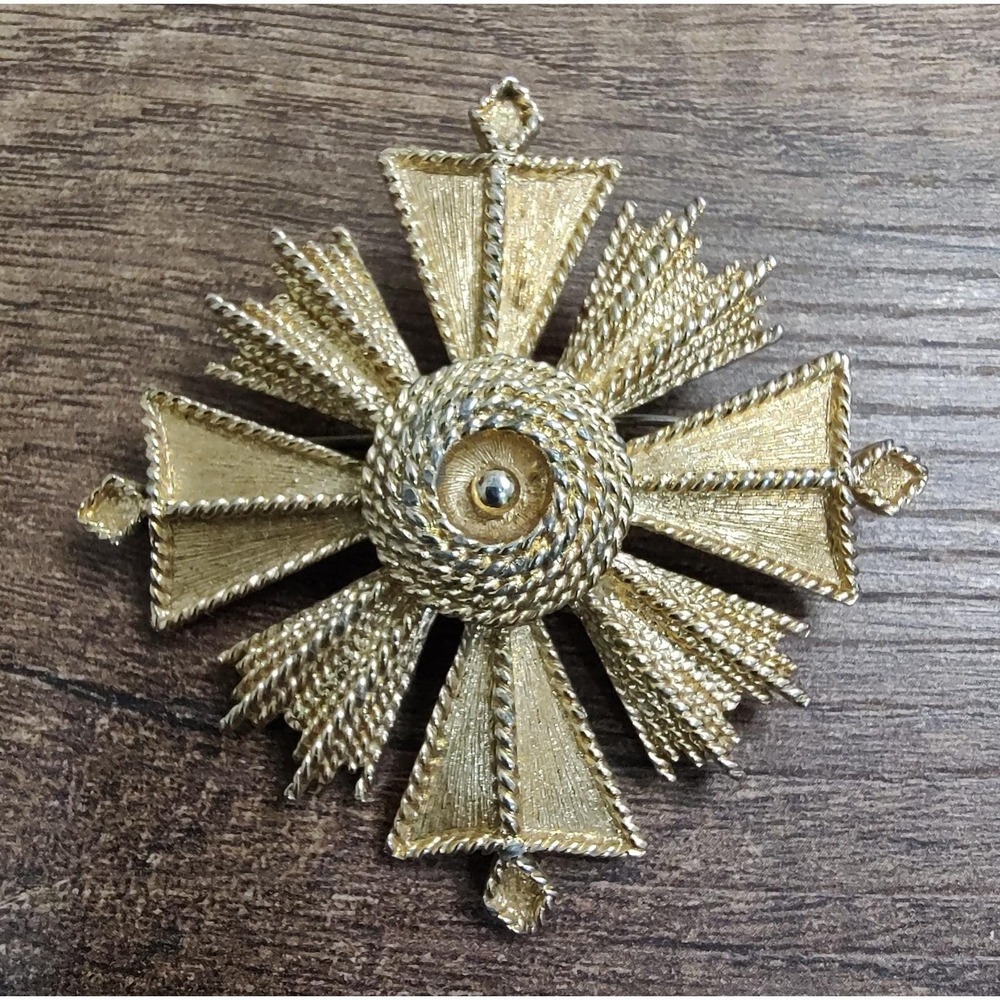 Vintage Signed Monet Gold Tone Maltese Cross Brooch Pin J270